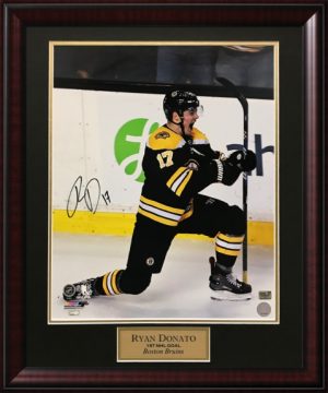 David Krejci Autograph Photo Winter Classic 2023 23x27 New England Picture  Authentication