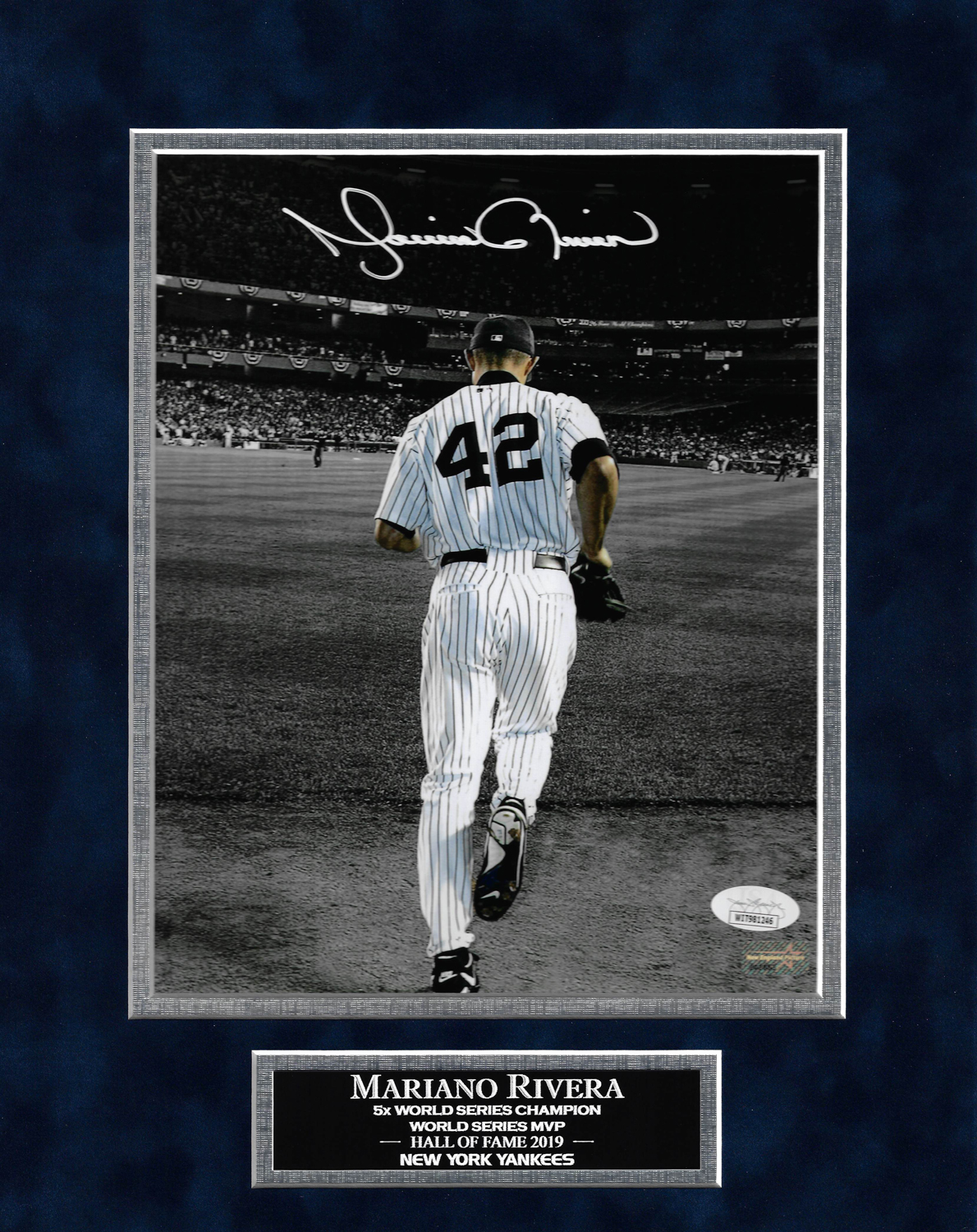 Mariano Rivera Autograph Photo Run On To Field Spotlight 11x14